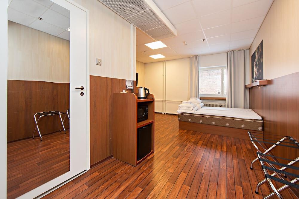 Hotelli Omena Loennrotinkatu 3*